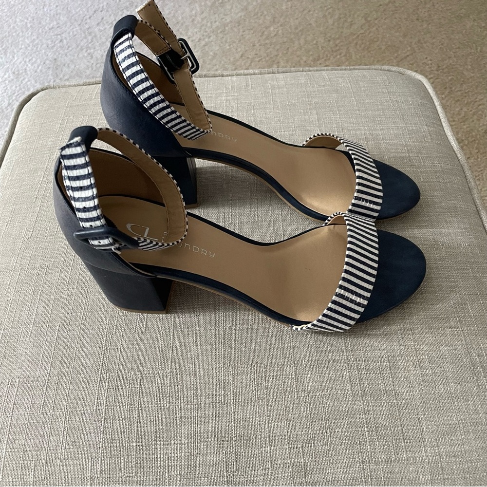 CL by Laundry Blue and white  Heels Elegant Design 8.5 - Picture 3 of 8